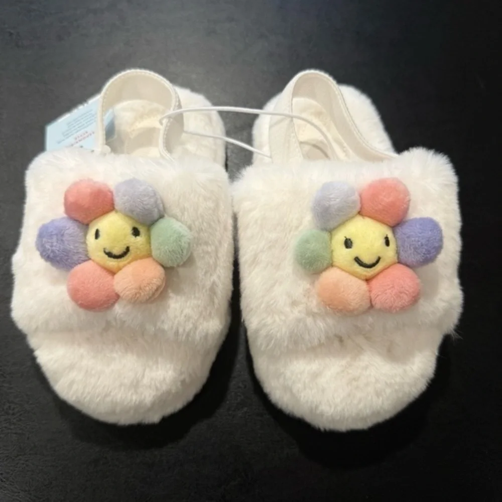NWT Cat & Jack toddler size medium 7/8 fluffy soft slippers